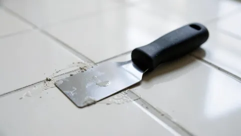 szpachla do płytek podłogowych